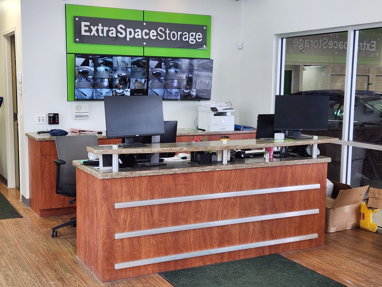 Extra Space Storage  4 Linlew Dr in Londonderry, NH