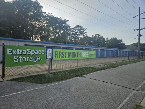 Extra Space Storage facility at 711 Indianapolis St - Bloomington, IL