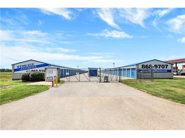 Extra Space Storage facility at 16689 N 1000th St - Effingham, IL