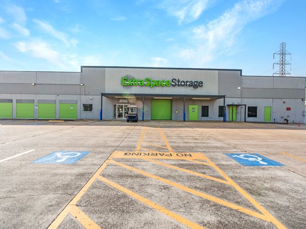 Extra Space Storage facility at 900 W NASA Pkwy - Webster, TX
