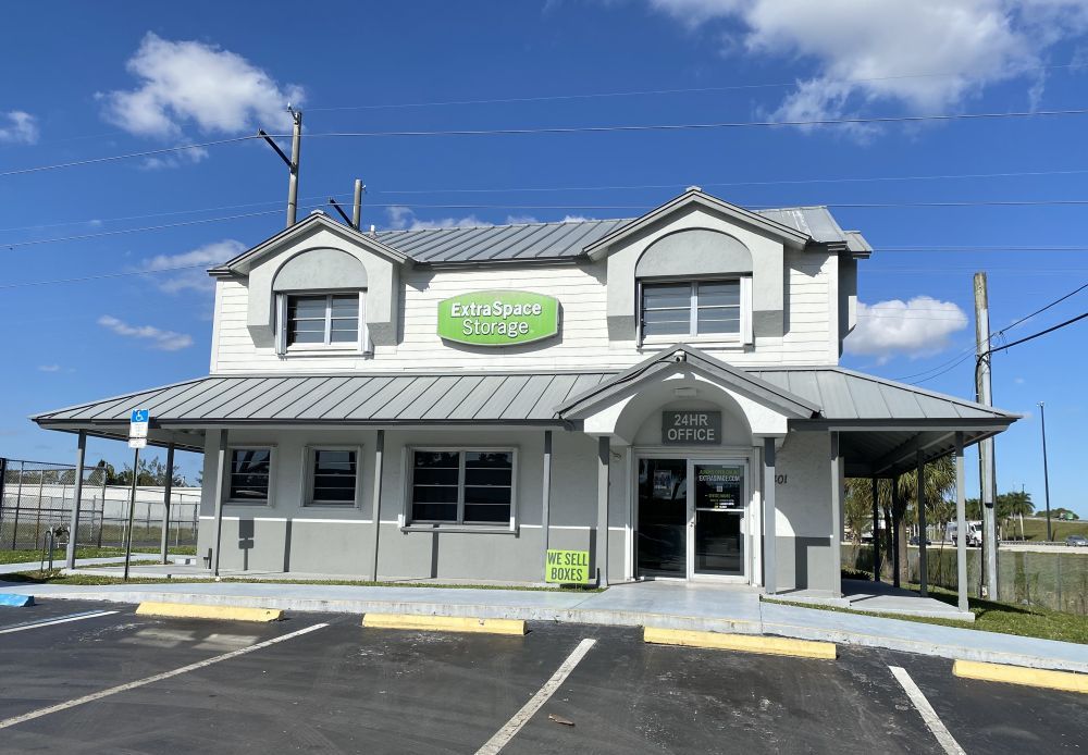 Extra Space Storage in Davie, FL  3401 S State Road 7