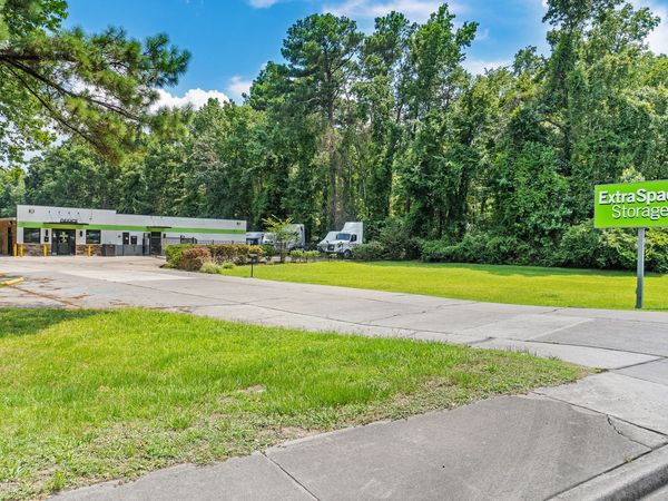 Extra Space Storage facility at 3781 Ashley Phosphate Rd - North Charleston, SC
