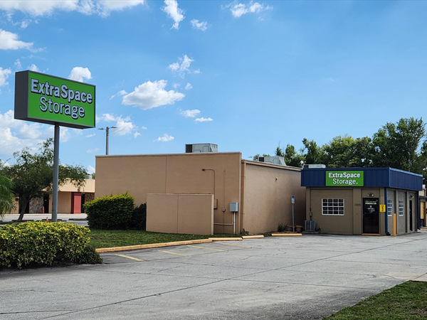 Extra Space Storage facility at 1005 S Alexander St - Plant City, FL