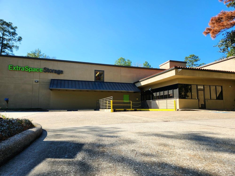 Extra Space Storage in The Woodlands, TX  4455 Panther Creek Pne