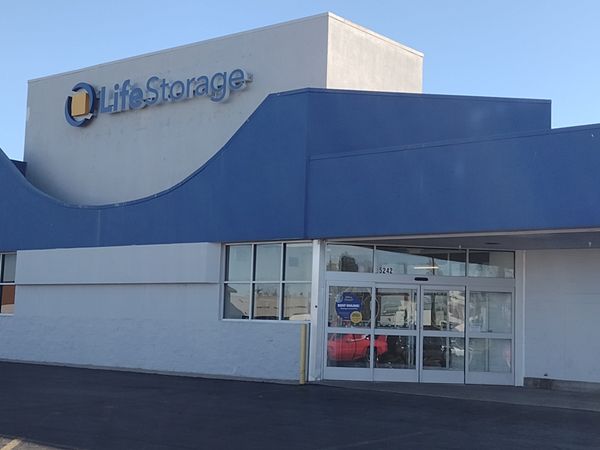 Extra Space Storage facility at 5242 Crookshank Rd - Cincinnati, OH