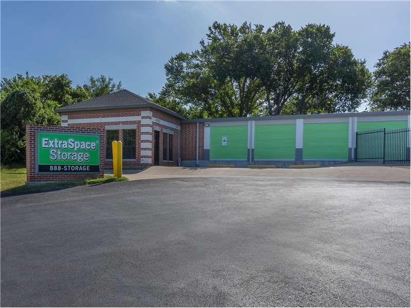 Extra Space Storage  1925 S Bowie Dr in Weatherford, TX