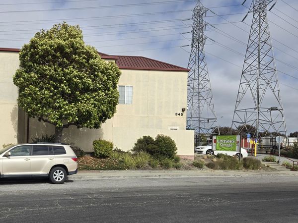 Extra Space Storage facility at 345 Shaw Rd - South San Francisco, CA