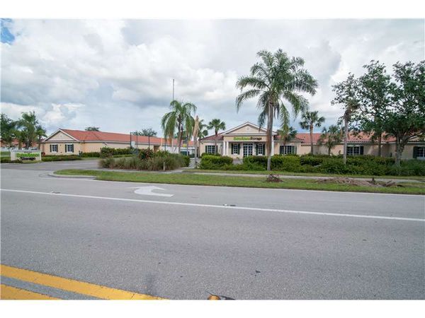 Extra Space Storage facility at 10550 Goodlette-Frank Rd - Naples, FL