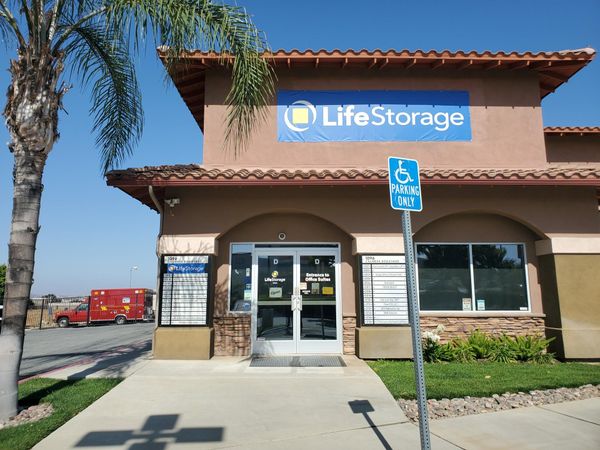 Storage Units in Beaumont CA at 859 Desert Lawn Dr Life Storage