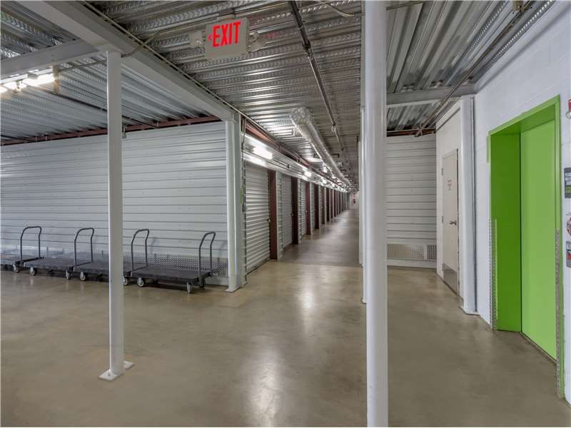 Extra Space Storage  426 Christine Dr in Ridgeland, MS