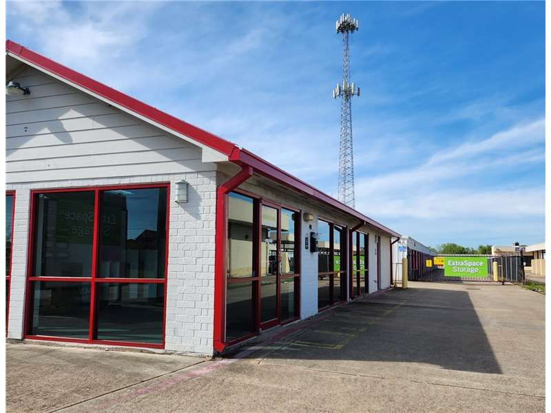 Extra Space Storage  6045 Fairmont Pkwy in Pasadena, TX