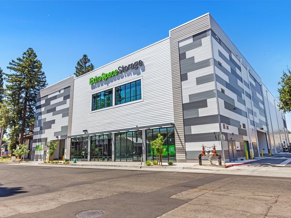 Extra Space Storage facility at 400 Bercut Dr - Sacramento, CA