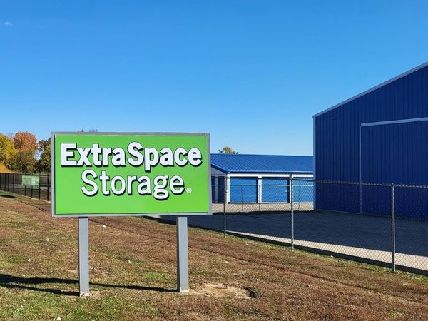 Extra Space Storage facility at 610 E Jasper St - Paris, IL