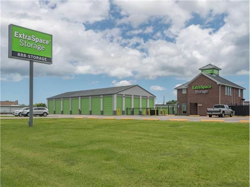 Storage Units in Kemah, TX at 1289 FM518 | Extra Space Storage