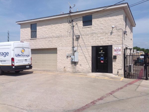 Life Storage facility on 6509 S 1st St - Austin, TX