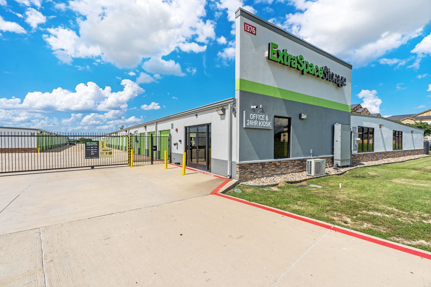 Extra Space Storage  1376 NW Summercrest Blvd in Burleson, TX