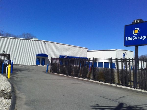 Life Storage facility on 513 Main St - Wallingford, CT