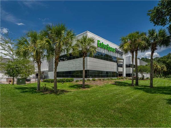 Extra Space Storage facility at 6611 Southpoint Pkwy - Jacksonville, FL