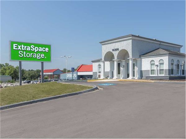 Extra Space Storage facility at 14300 S US Highway 71 - Grandview, MO