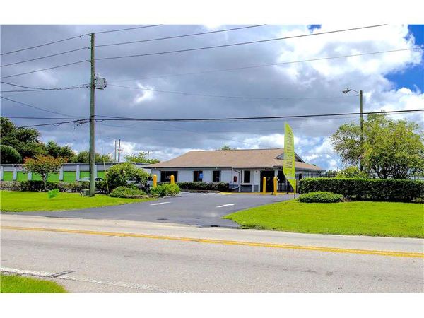 Extra Space Storage facility at 4750 62nd Ave N - Pinellas Park, FL