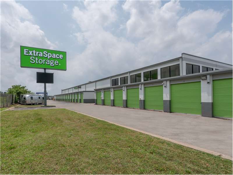 Extra Space Storage  12190 Inwood Rd in Dallas, TX