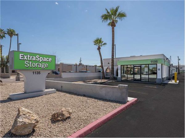 Extra Space Storage facility at 1135 W Broadway Rd - Tempe, AZ