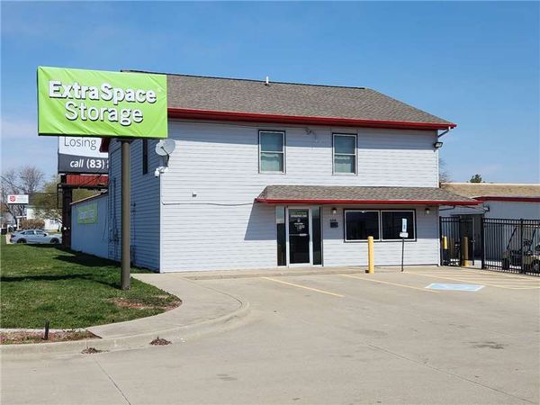 Extra Space Storage facility at 2208 N Market St - Champaign, IL