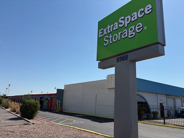 Extra Space Storage facility at 8969 W Grand Ave - Peoria, AZ