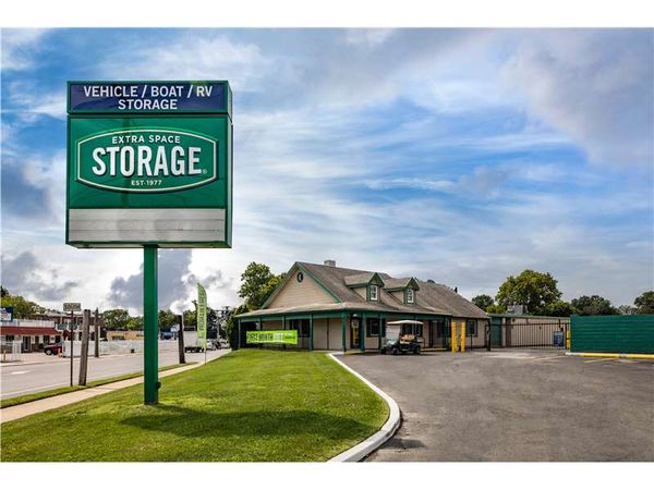 Extra Space Storage facility at 6204 Oxford Ave - Philadelphia, PA