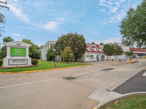 Extra Space Storage facility at 1621 Huguenot Rd - Midlothian, VA