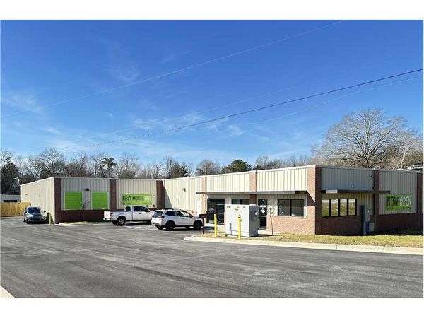 Extra Space Storage facility at 706 Ashland Ter - Chattanooga, TN