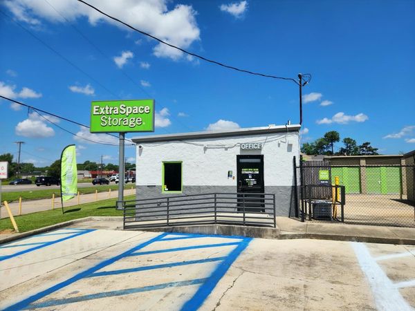 Extra Space Storage facility at 7375 Airline Hwy - Baton Rouge, LA