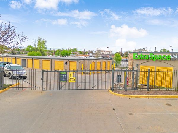 Extra Space Storage facility at 7605 W Arizona Ave - Lakewood, CO