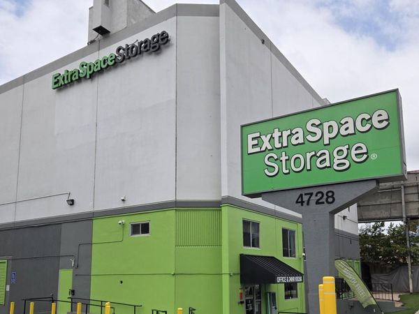 Extra Space Storage facility at 4728 Fountain Ave - Los Angeles, CA