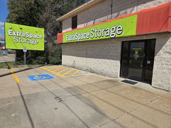 Extra Space Storage facility at 21300B Northwest Fwy - Cypress, TX