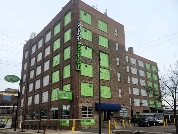 Extra Space Storage facility at 345 N Western Ave - Chicago, IL