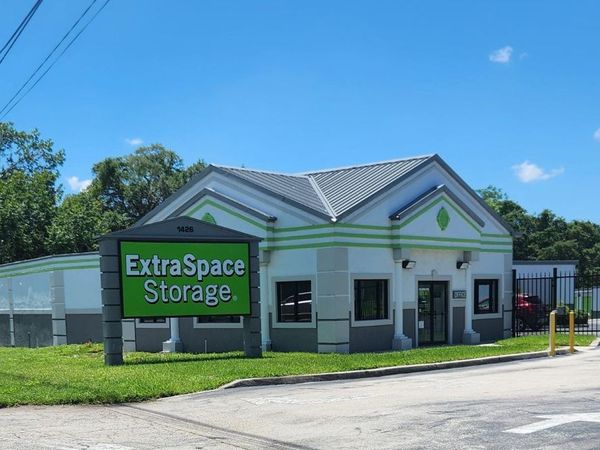 Extra Space Storage facility at 1426 N McMullen Booth Rd - Clearwater, FL