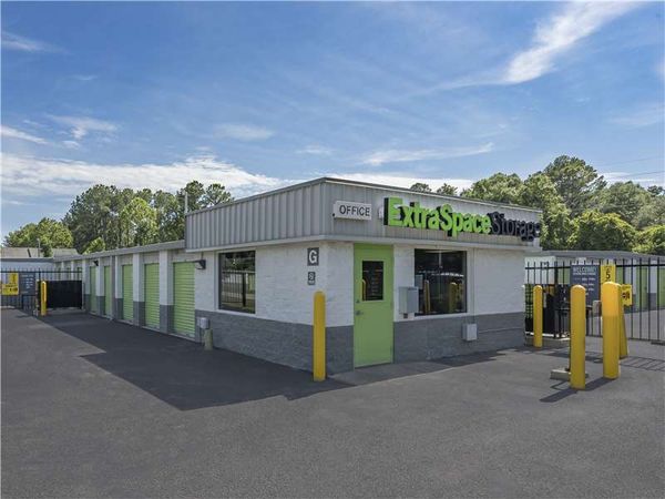 Extra Space Storage facility at 1951 Maybank Hwy - Charleston, SC