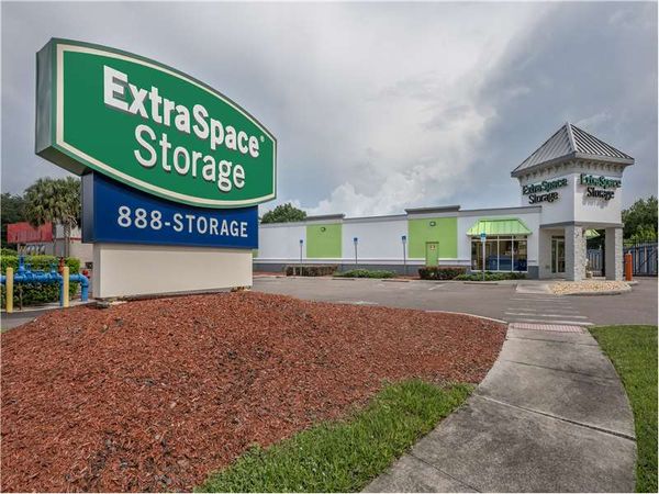 Extra Space Storage facility at 2504 FL-60 - Valrico, FL