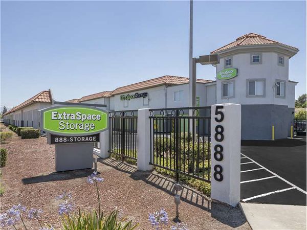 Extra Space Storage facility at 5888 Northfront Rd - Livermore, CA