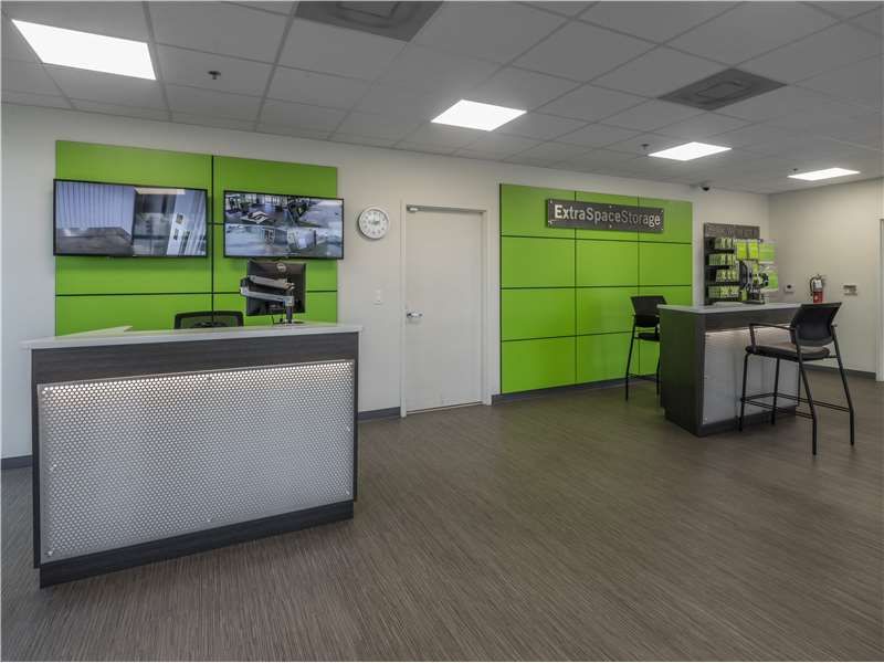 10×5 Self Storage Unit in Hollywood, FL 430 N Dixie Hwy Hollywood, Florida 3