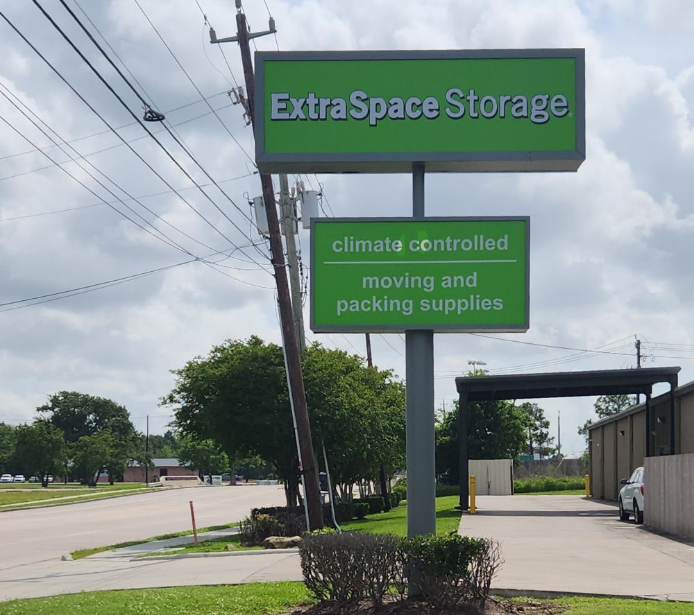 Extra Space Storage  455 W Cedar Bayou Lynchburg Rd in Baytown, TX