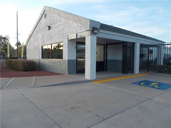 Extra Space Storage facility at 10815 N 32nd St - Phoenix, AZ