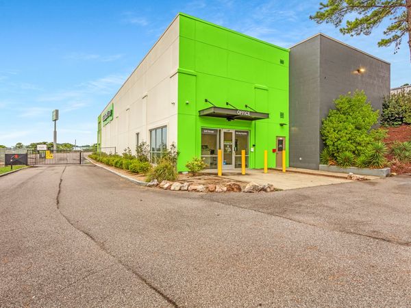 Extra Space Storage facility at 5600 Oporto Madrid Blvd S - Irondale, AL