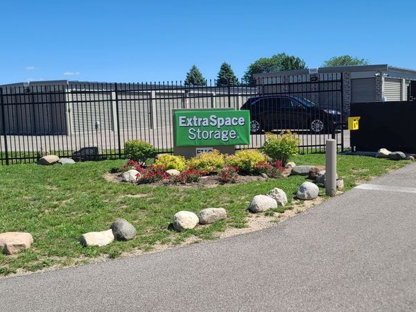 Extra Space Storage facility at 5149 Bolger Ct - McHenry, IL