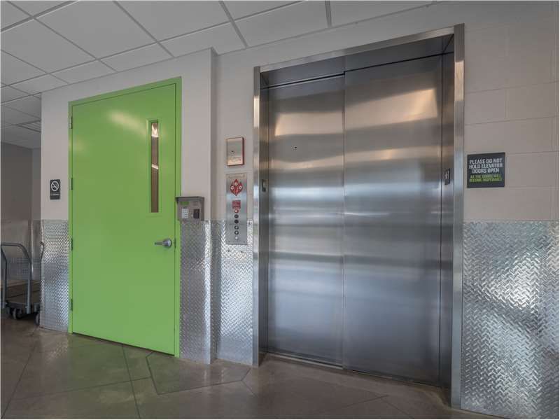 Extra Space Storage  8627 Middlebrook Pike in Knoxville, TN