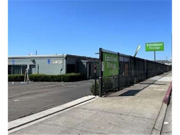 Extra Space Storage facility at 2615 E 12th St - Oakland, CA