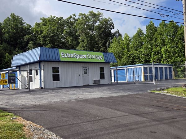 Extra Space Storage facility at 450 Naples Rd - Hendersonville, NC