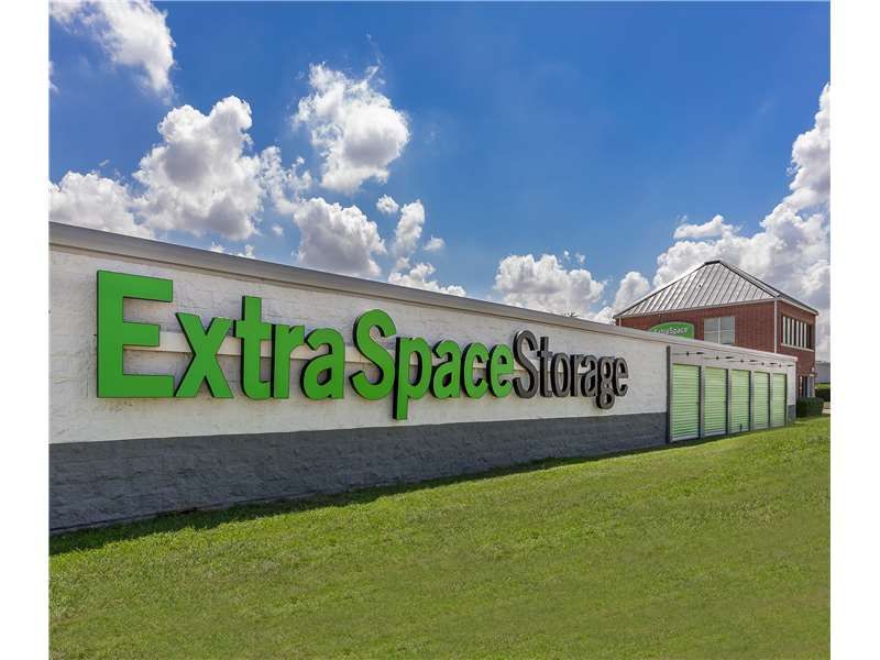 Extra Space Storage  2814 S Walton Walker Blvd in Dallas, TX