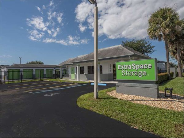 Extra Space Storage facility at 13800 SW 84th St - Miami, FL